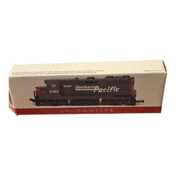 Southern Pacific Locomotive No. 9725 model engine 4" NEW in box. Readers Digest - Picture 2 of 10